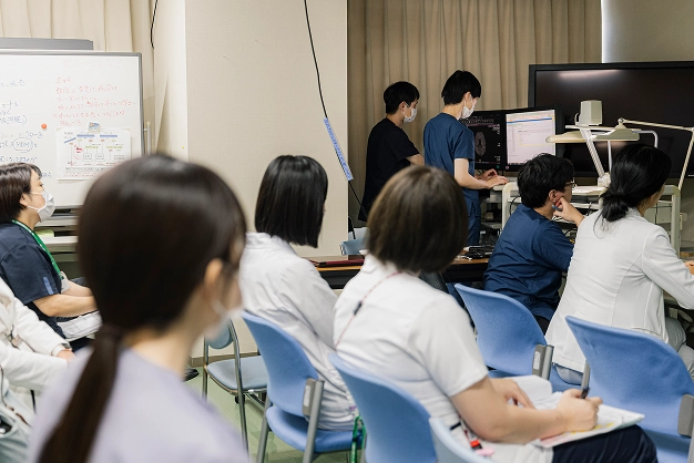 医局での説明の様子